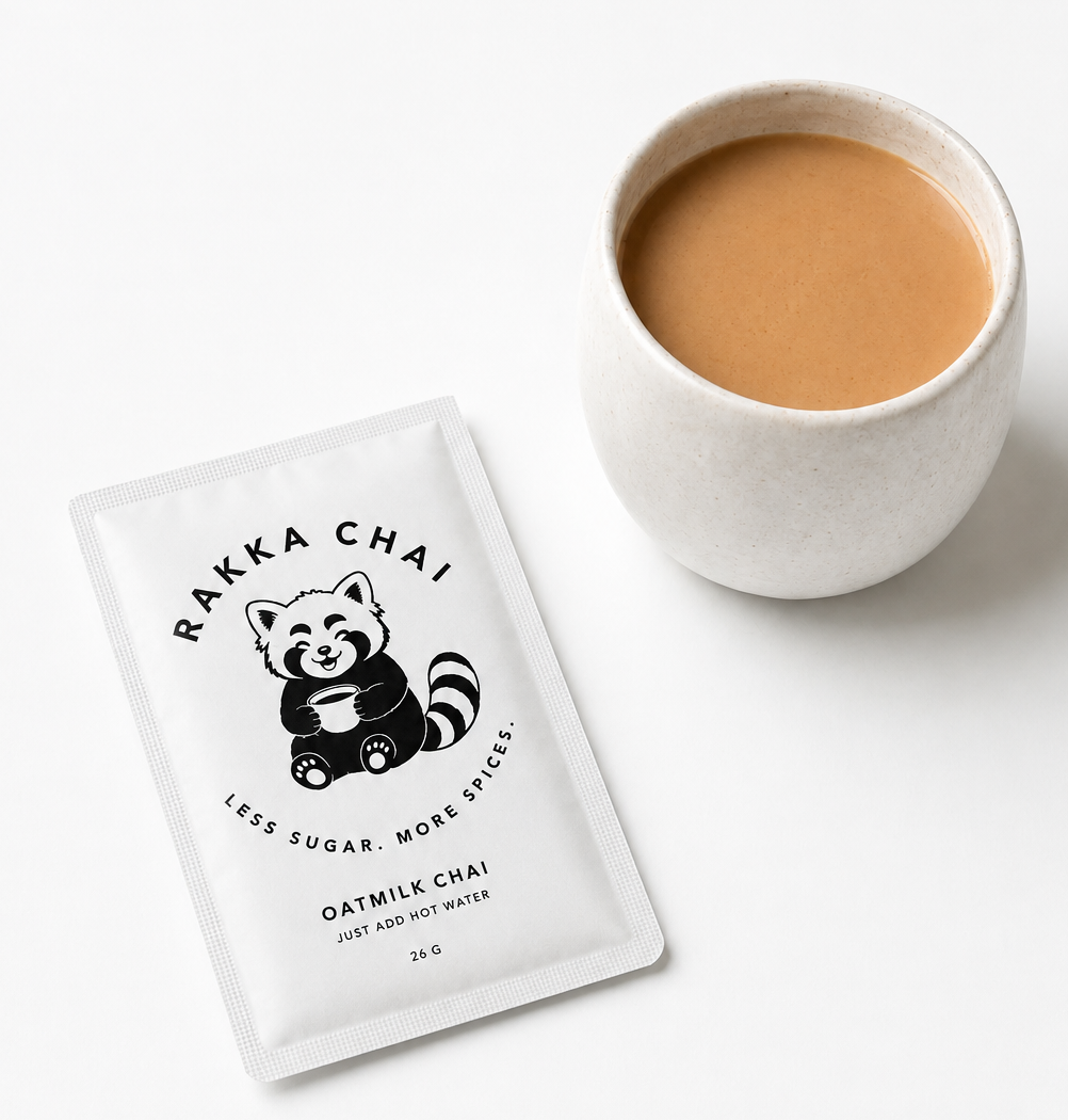 Eine Tasse Chai und ein Rakka Chai Sachet